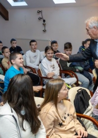 Druženje Vlaste Cenića sa osnovcima