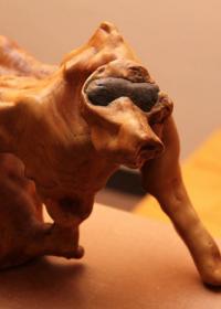 Изложба "Загрљај дрвета и камена"