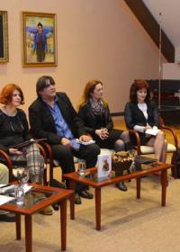 "Неко је овде луд" је збирка прича Недељка Попадића