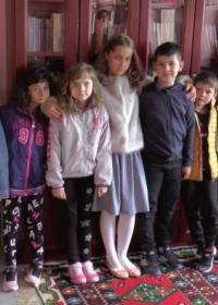 Деца из општине Кнић и Ленка Смиљанић из Чајетине