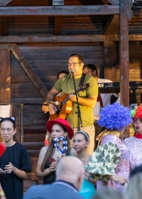 Летњи улични ерски кабаре