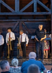 Летњи улични ерски кабаре