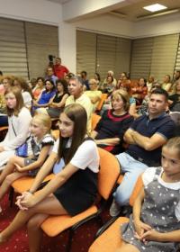 Представљена прва књига стихова Марије Вуловић "ОДМРЕЖАВАЊЕ"