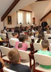 Дружење основаца са писцем за децу и одрасле Бојаном Љубеновићем