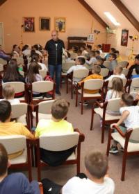 Дружење основаца са писцем за децу и одрасле Бојаном Љубеновићем